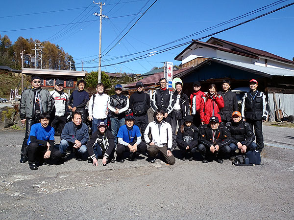 圧巻！大型バイク１８台（２０名）の迫力ツーリング